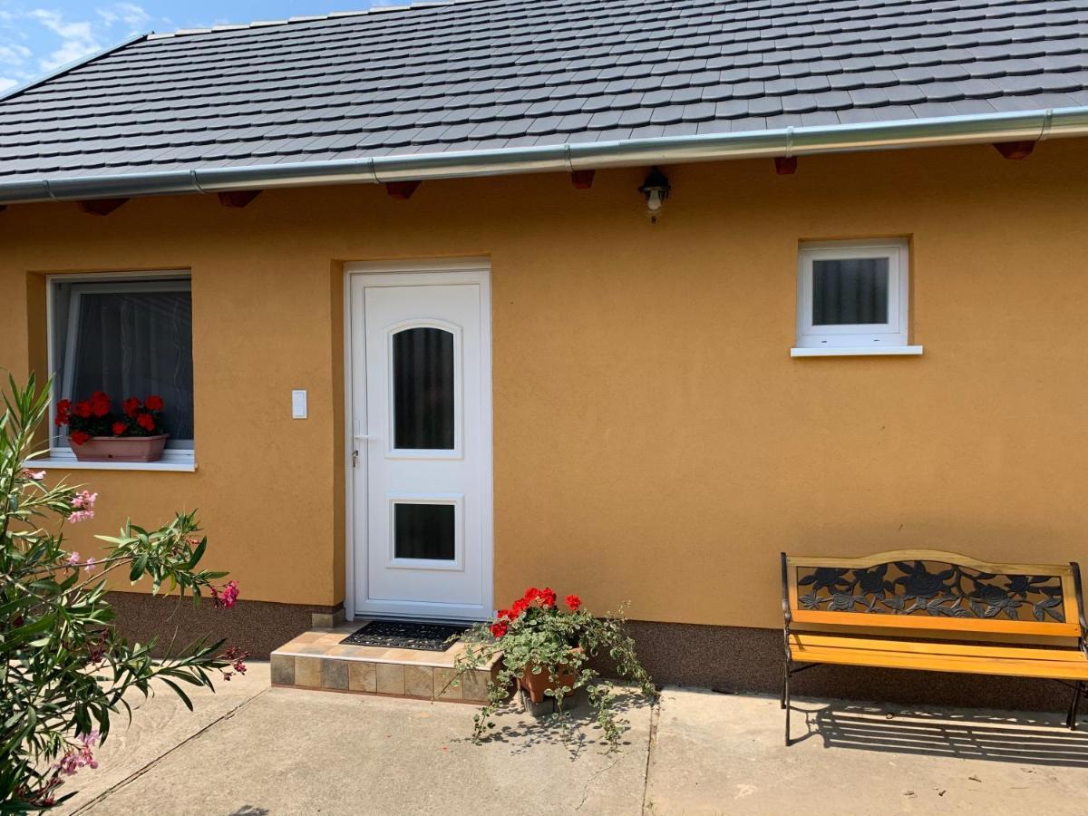 Dália apartman Gyömrő Gyomro Exterior foto